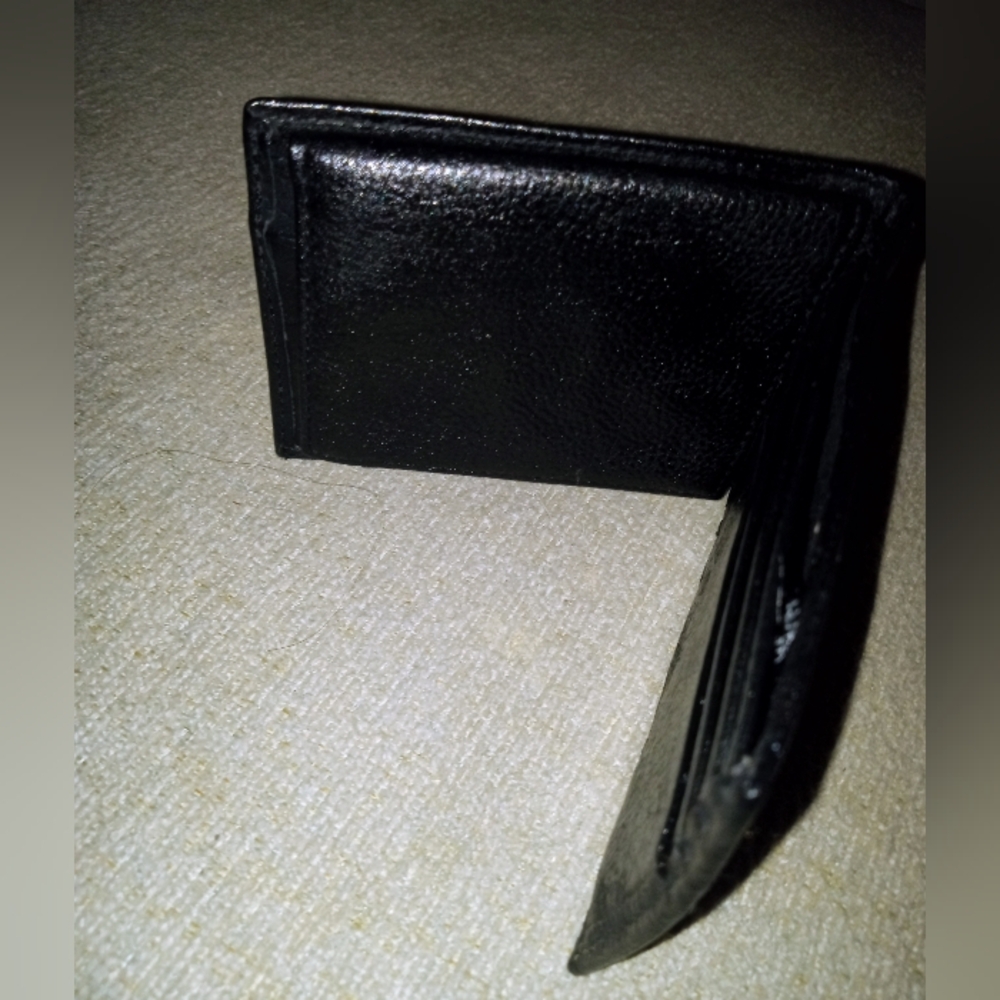 DKNY Textured Full Grain Leather Black Wallet - Picture 5 of 6